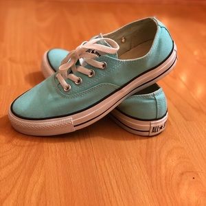 Turquoise/Light blue converse *Closet closing soon